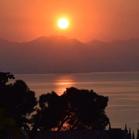 Lovely Elena - Garda Отель 3*