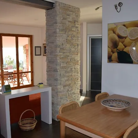 Отель Lovely Elena - Garda 3*