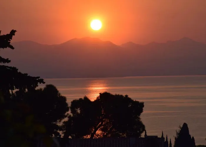 Lovely Elena - Garda Hotel 3*