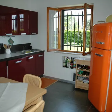 Lovely Elena - Garda 酒店 3*